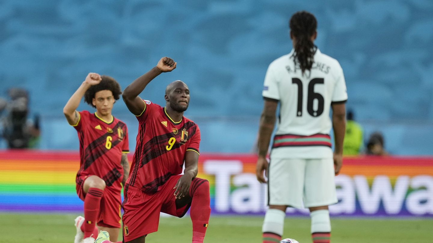 Bélgica se arrodilló frente a Portugal, mientras que sus rivales prefirieron no sumarse. (Reuters)