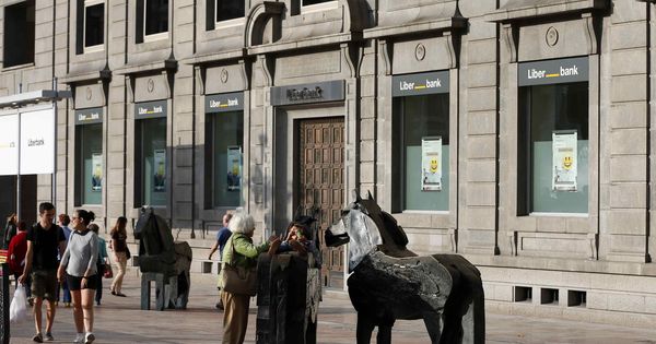 Foto: Oficina de Liberbank en Oviedo (Efe)