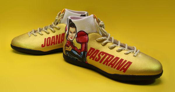 Foto: Las zapatillas de Joana Pastrana personalizadas por Melonkicks. (Foto: MelonKicks)