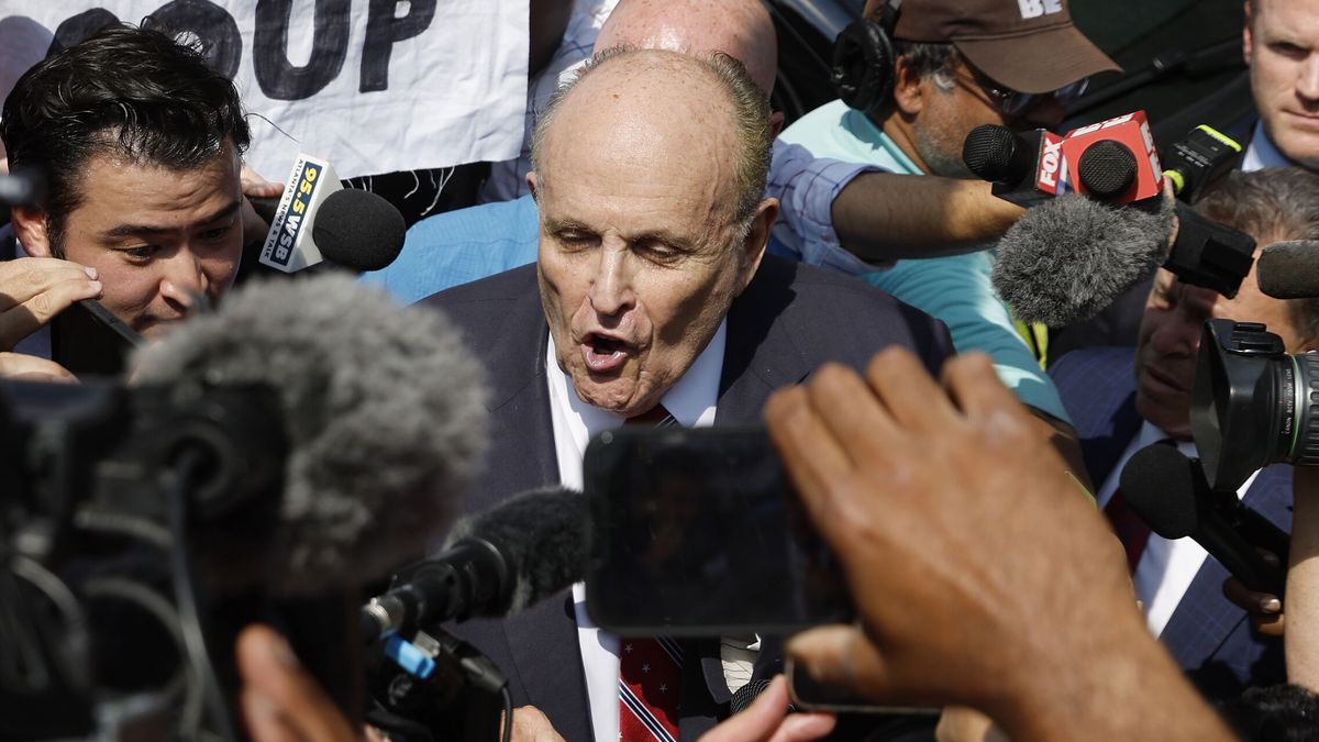 Giuliani se entrega en Georgia por la supuesta red criminal para revertir las elecciones de 2020