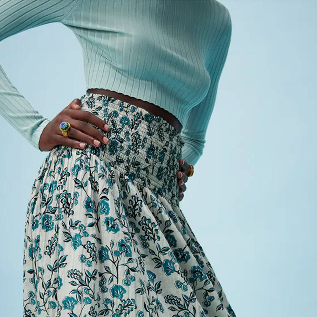La falda midi que Zara ha vendido en masa es de flores