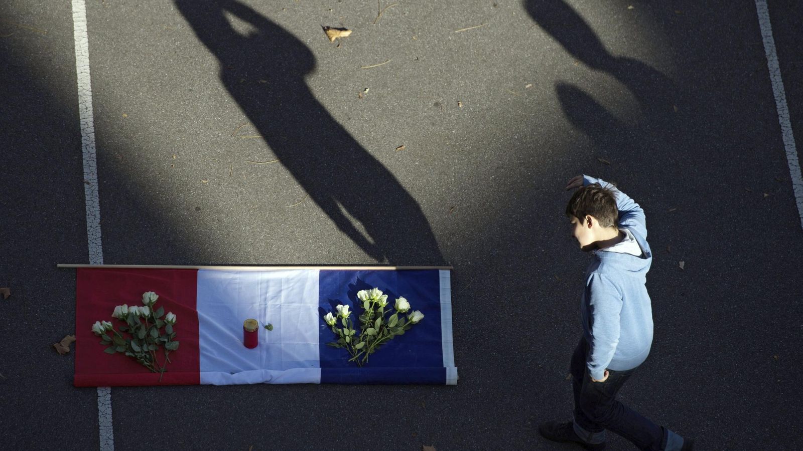 Foto: Homenaje a las víctimas de París. (EFE)
