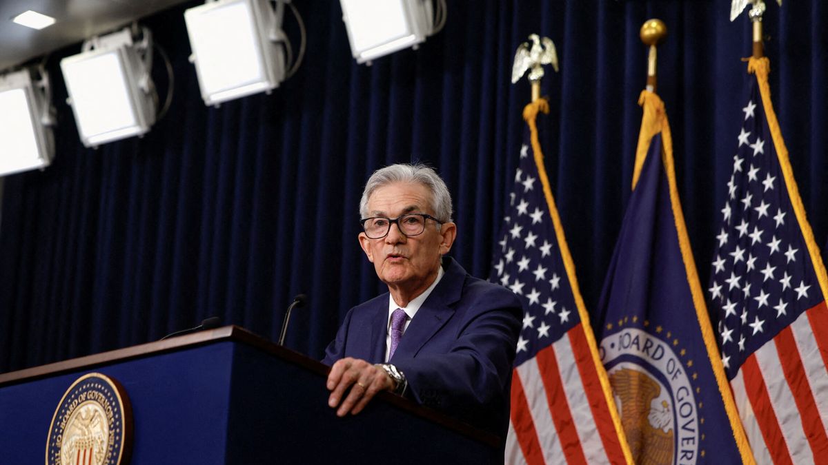La Fed cree que es pronto para recortar los tipos por el "modesto progreso" de la inflación