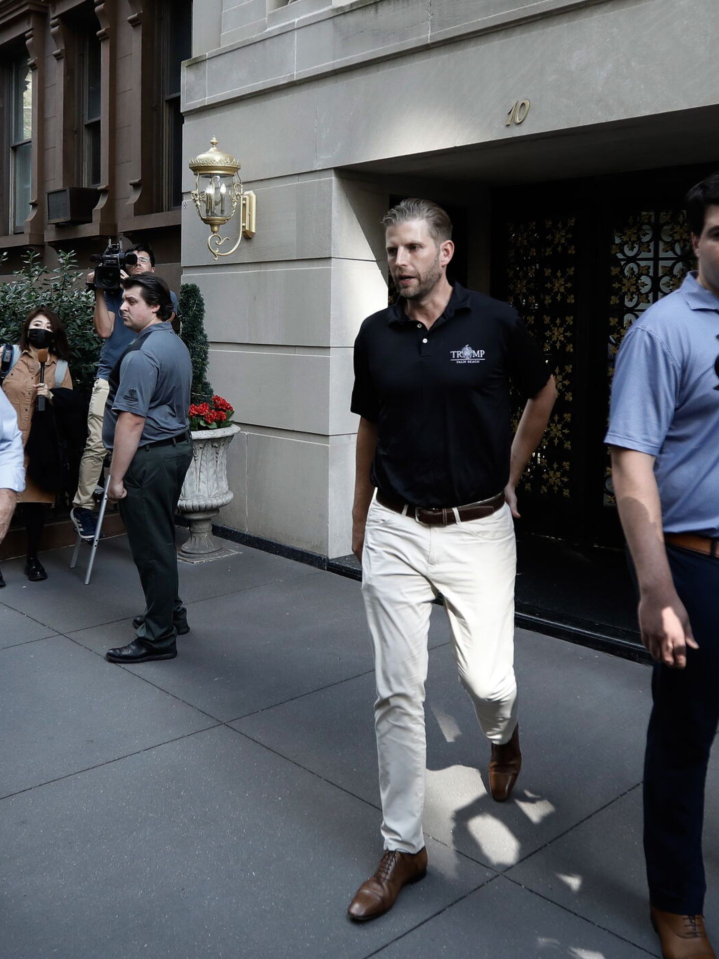 Eric Trump, saliendo del edificio. (EFE/Peter Foley)