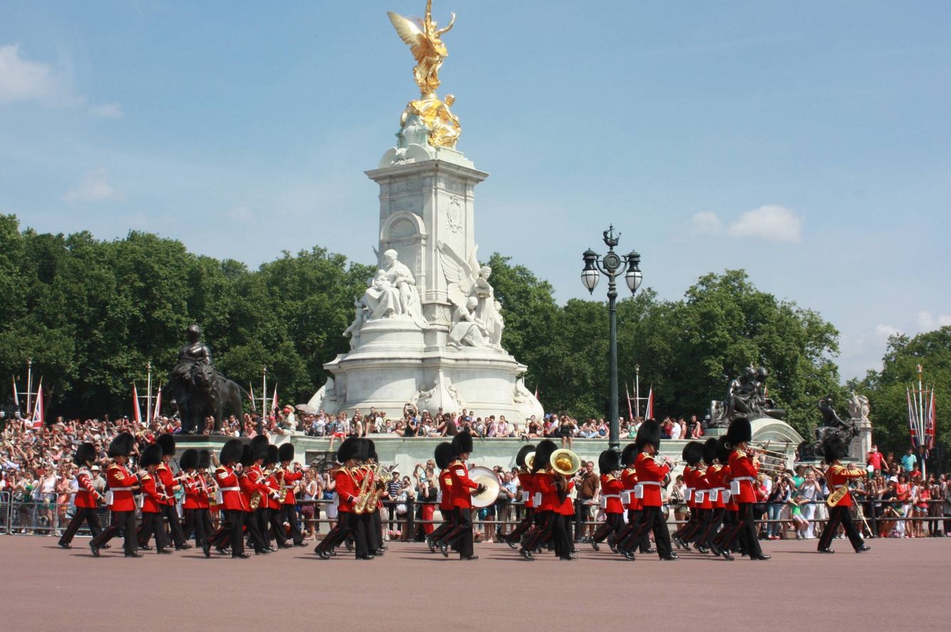 Un desfile de la guardia real junto a Buckingham Palace. (Foto: Visit London)