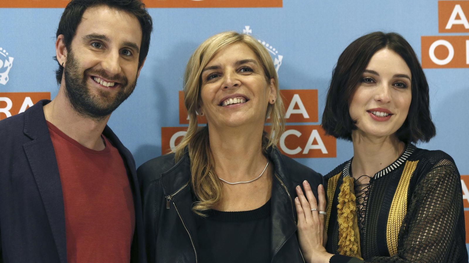 Foto: María Ripoll (centro) junto a Dani Rovira y María Valverde en el estreno de 'Ahora o nunca' (EFE)