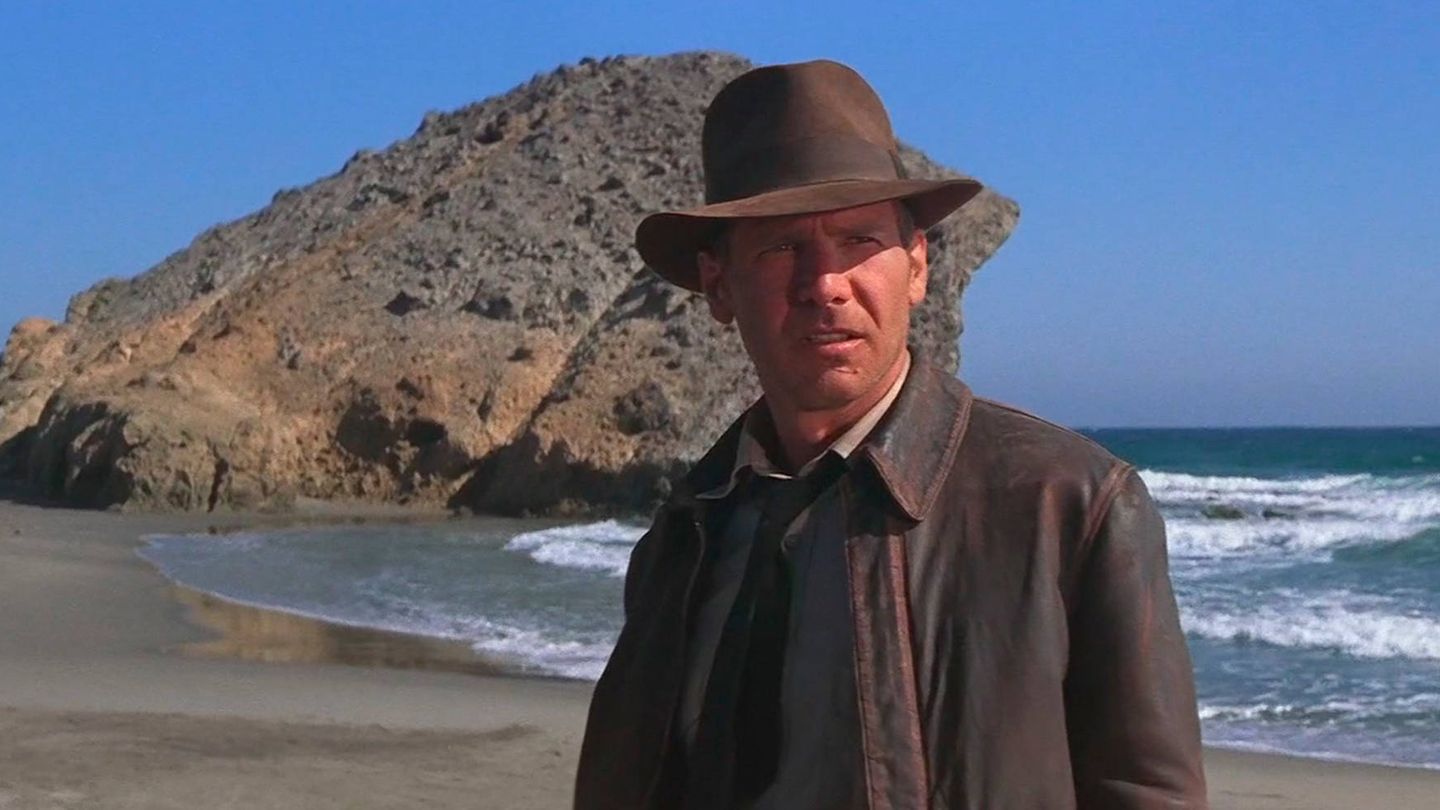 Harrison Ford, en la playa de Mónsul durante el rodaje de 'Indiana Jones y la última cruzada'. (Turismo Andaluz)