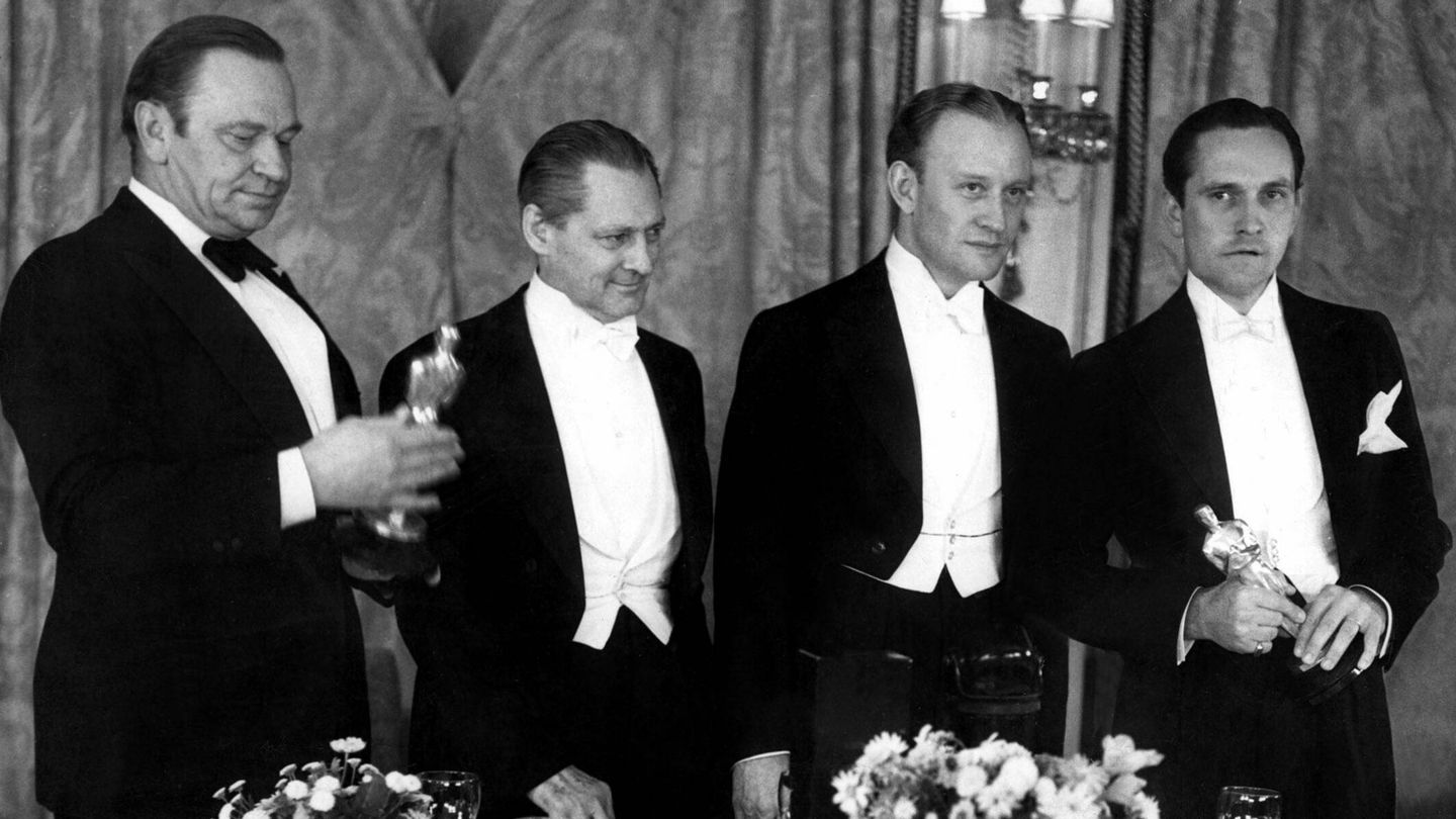 Wallace Beery, Lionel Barrymore, Conrad Nagel y Fredric March, en la ceremonia celebrada en 1932. (CP)
