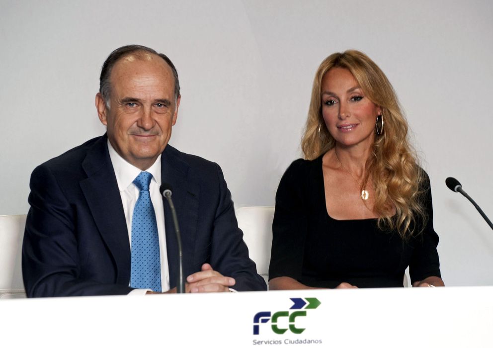 Foto: El vicepresidente de FCC, Juan Béjar (i), y la presidenta de la empresa, Esther Alcocer Koplowitz. (EFE)