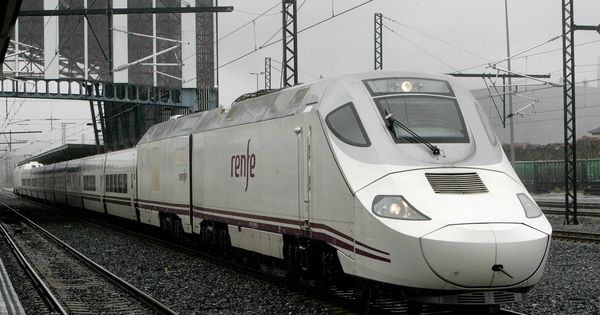 Foto: ILSA (Air Nostrum) quiere alquilar a Renfe trenes para comenzar a operar. (EFE)