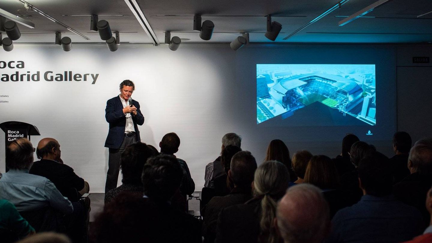 Tristán López Chicheri en el Roca Madrid Gallery explicando el proyecto. (Facebook Roca Madrid Gallery) 