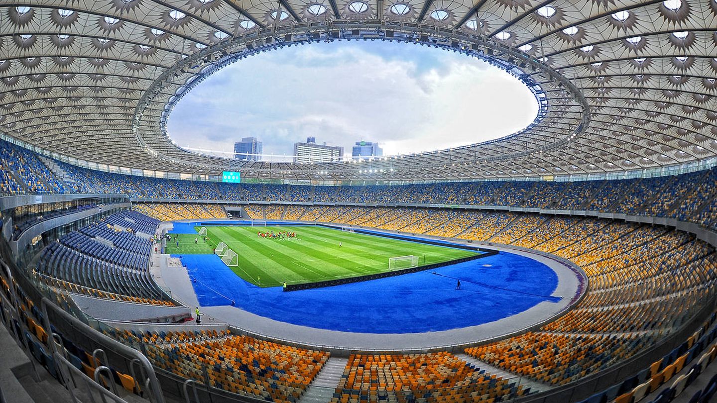 El Estadio Olímpico de Kiev, preparado para albergar la final de la Champions. (EFE)