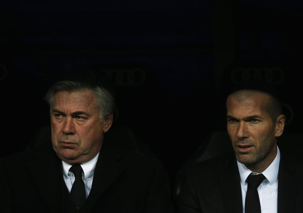 Foto: Ancelotti y Zidane, durante un partido del Real Madrid (Reuters)