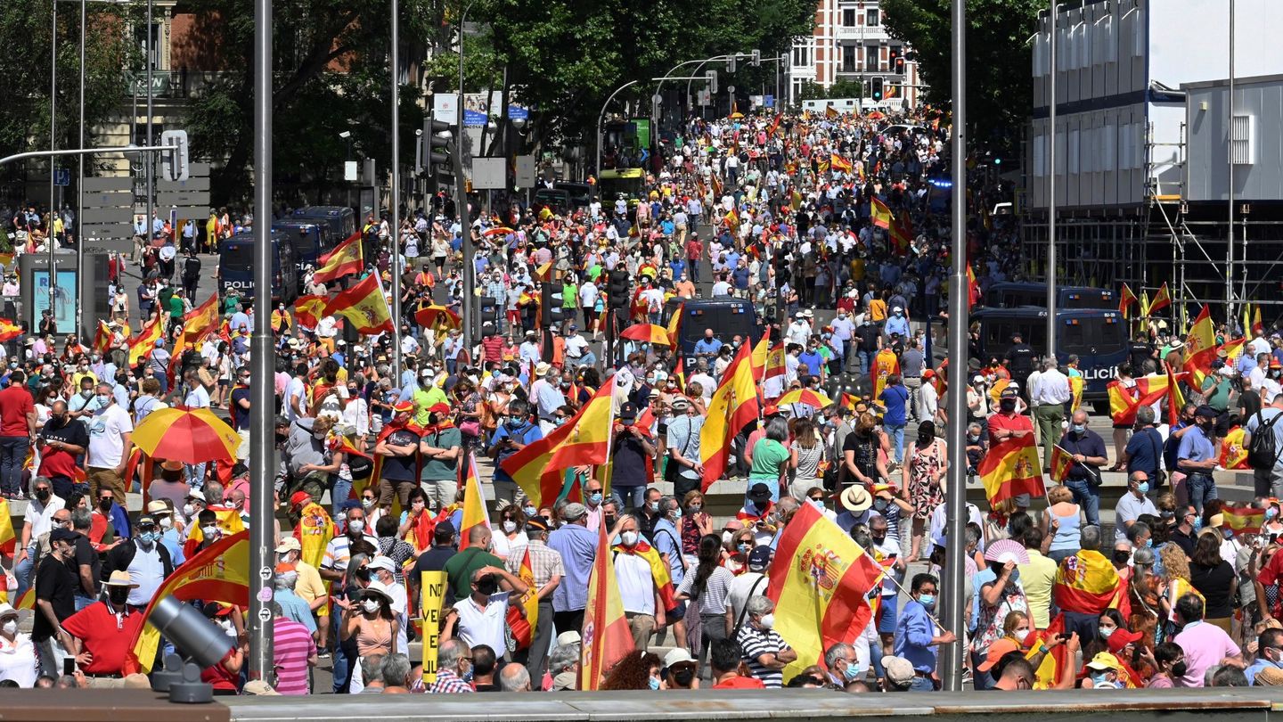 Vista general de la calle Génova durante la concentración convocada en Colón. (EFE)