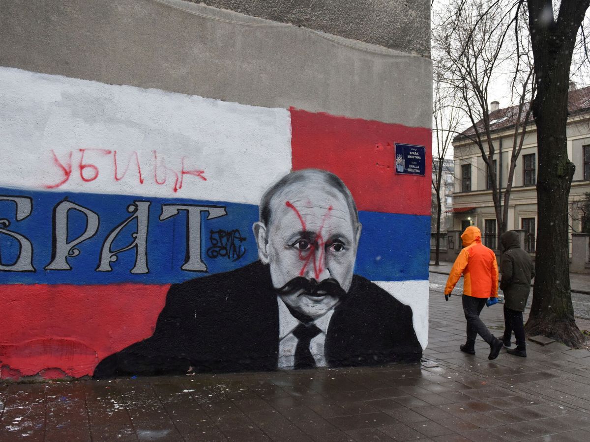 Foto: Un mural de Vladímir Putin en Serbia. (Reuters/Zorana Jevtic)