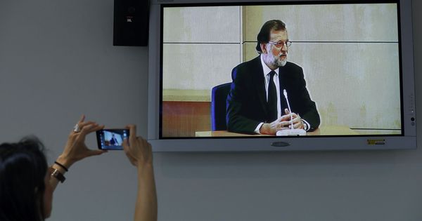 Foto: Imagen de Mariano Rajoy compareciendo por el caso Gürtel en la Audiencia Nacional. (EFE)