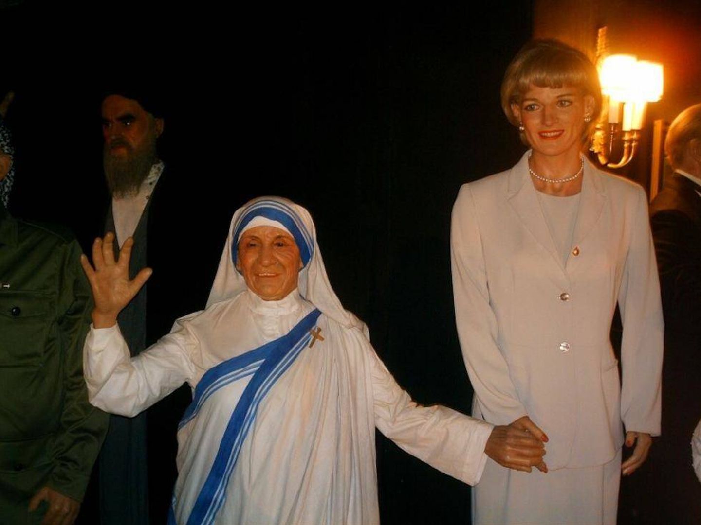 La madre Teresa de Calcuta y Lady Di.