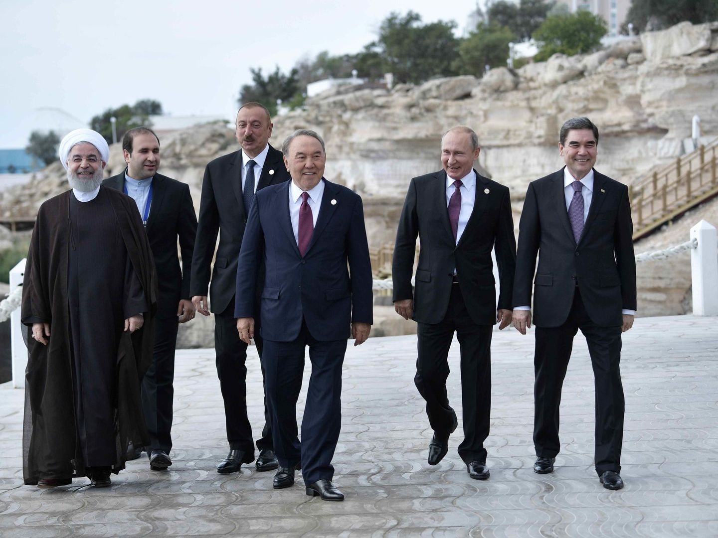 Los presidentes de los cinco países del mar Caspio durante la cumbre en Aktau. (Reuters)