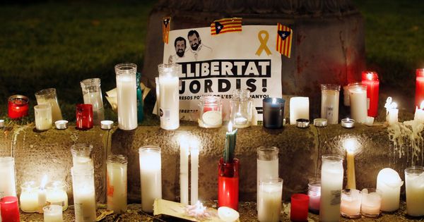 Foto: Imagen de alguna de las muchas velas que se utilizaron ayer en Barcelona. (Reuters) 