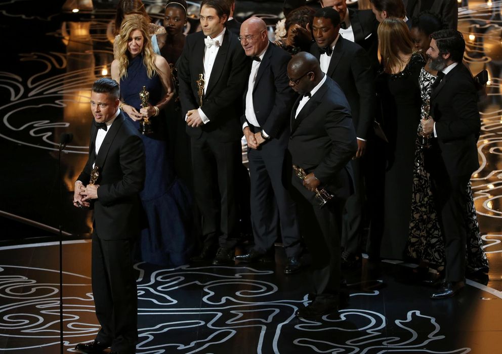 Foto: Brad Pitt recoge el Oscar por 'Doce años de esclavitud' (Reuters)