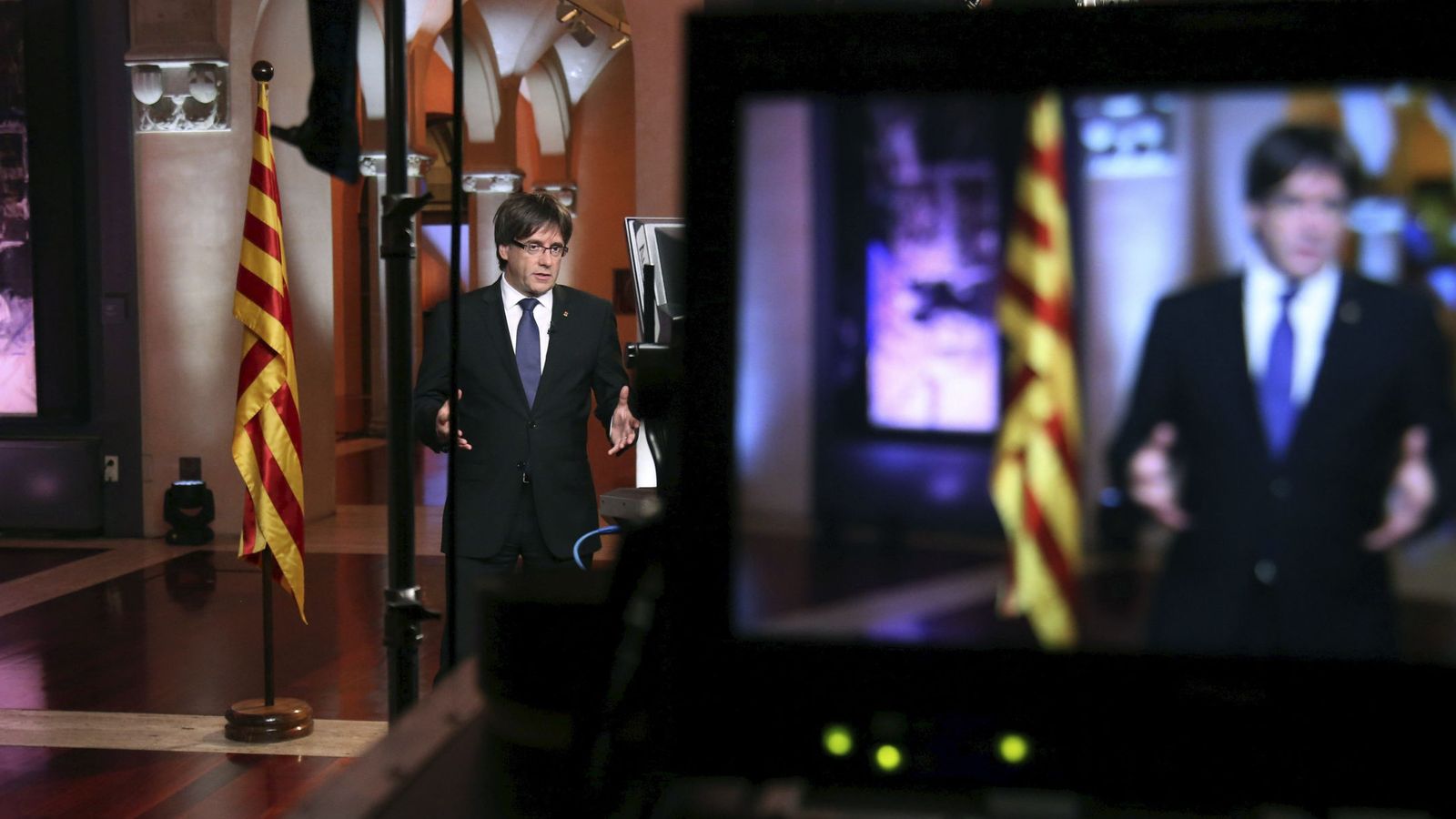 Foto: El presidente de la Generalitat, Carles Puigdemont, durante su mensaje institucional. (EFE)
