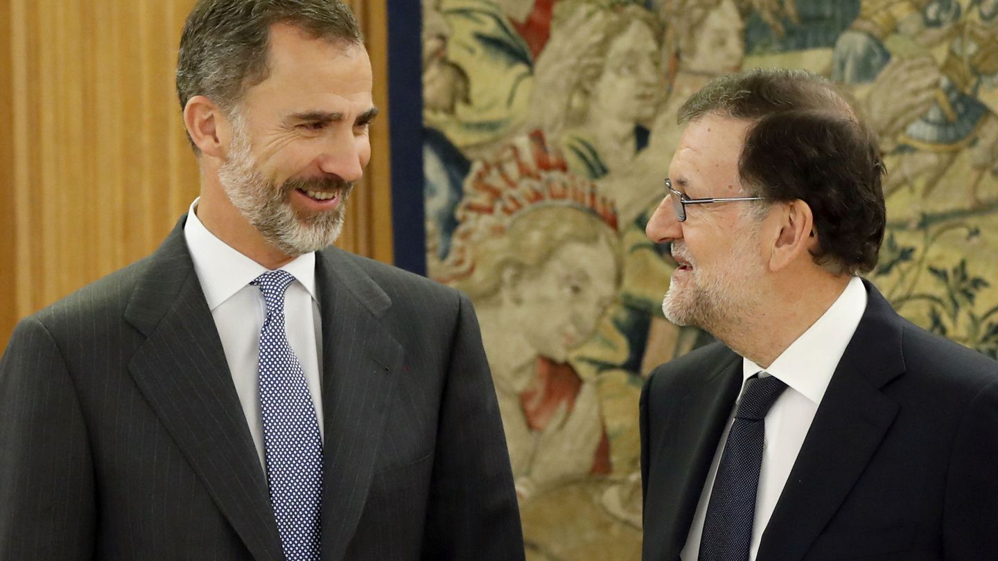 Mariano Rajoy con Felipe VI. (EFE)