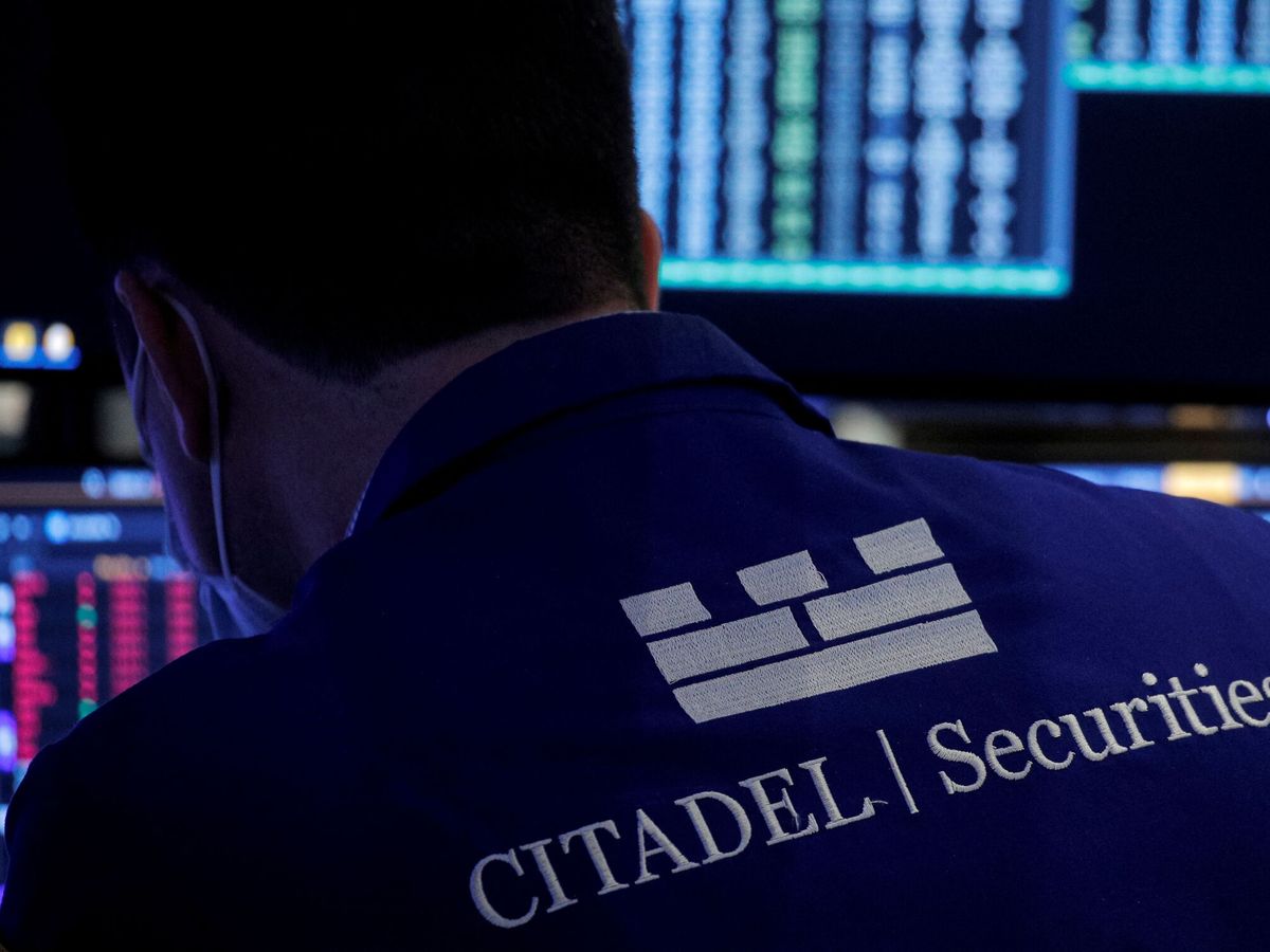 Foto: Trabajador de Citadel Securities en la Bolsa de Nueva York. (Reuters/Brendan McDermid)