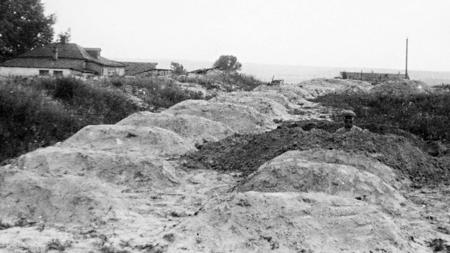 Fosa común en las afuera de Járkiv en 1933.