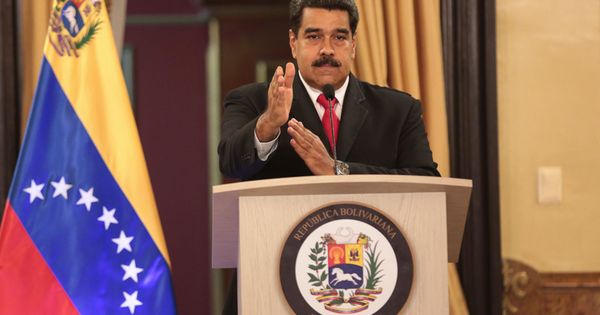 Foto: Nicolás Maduro, ofreciendo declaraciones a la prensa tras el incidente del sábado. (EFE)