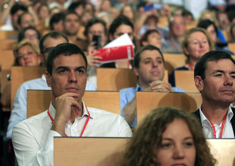 Foto: Pedro Sánchez y Tomás Gómez en el Congreso del PSOE. (EFE)