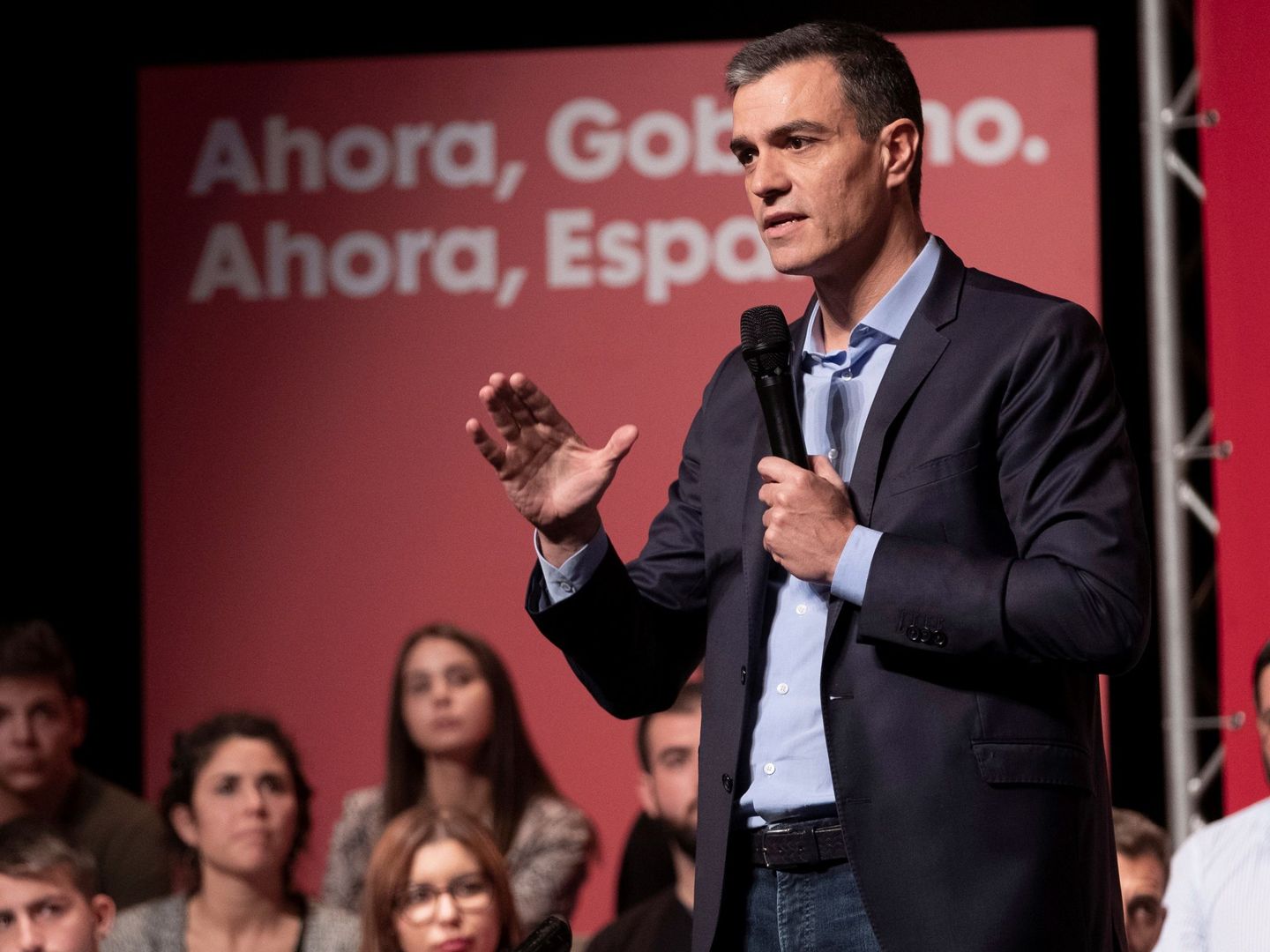 El líder del PSOE, Pedro Sánchez, en un acto de precampaña. (EFE)