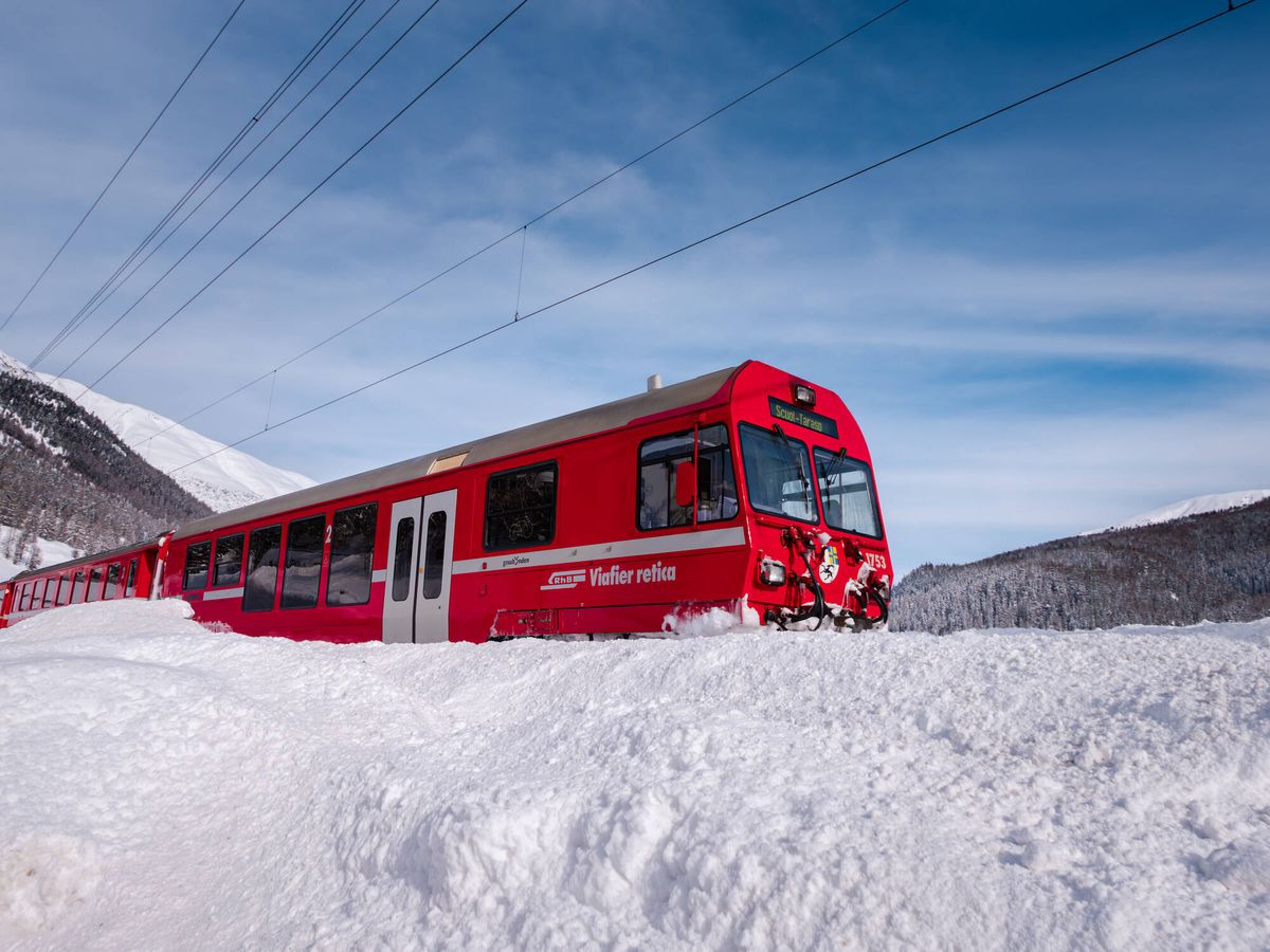 Foto: El tren Bernina Express recorre los alpes suizos (Fuente: iStock)