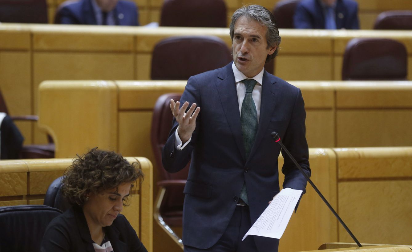 El ministro de Fomento, Íñigo De la Serna, en un pleno del Senado. (EFE)