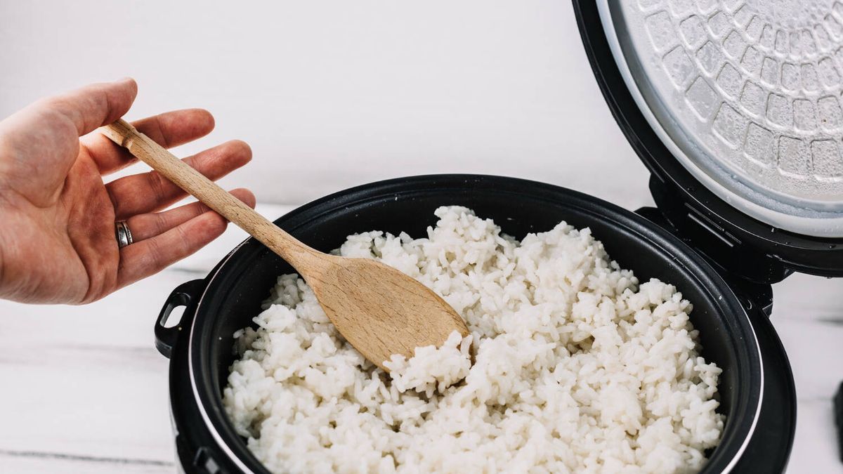 Este es el truco definitivo para recalentar el arroz y que quede como recién hecho