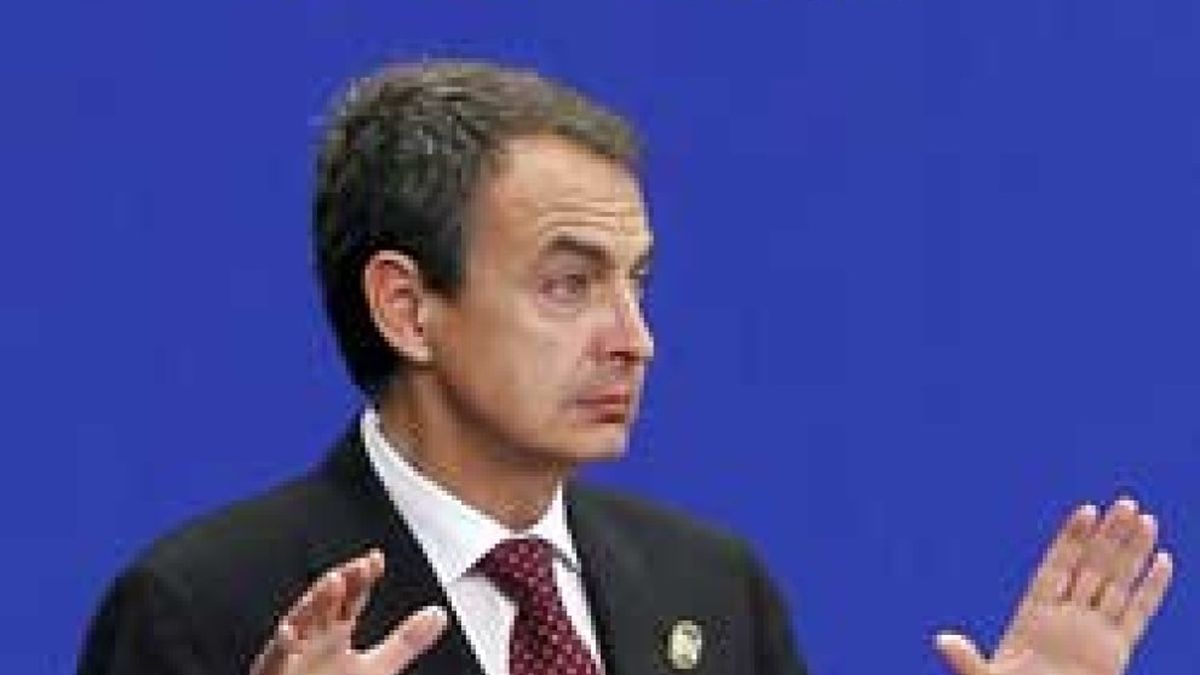 Zapatero garantiza que el apoyo de China dará frutos en la deuda y en las cajas