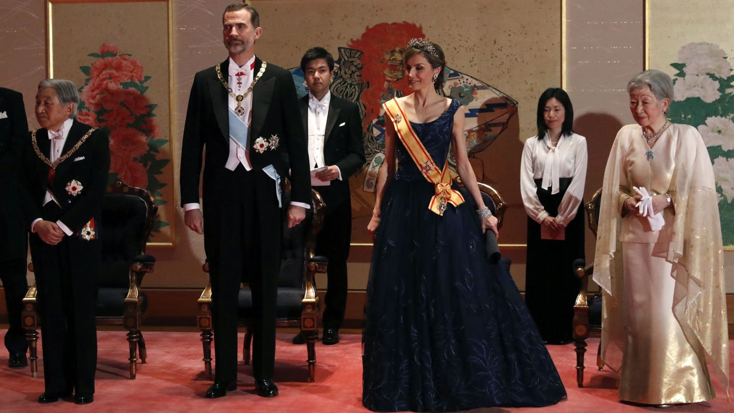 Los Reyes, durante su última visita de estado a Japón. (EFE)
