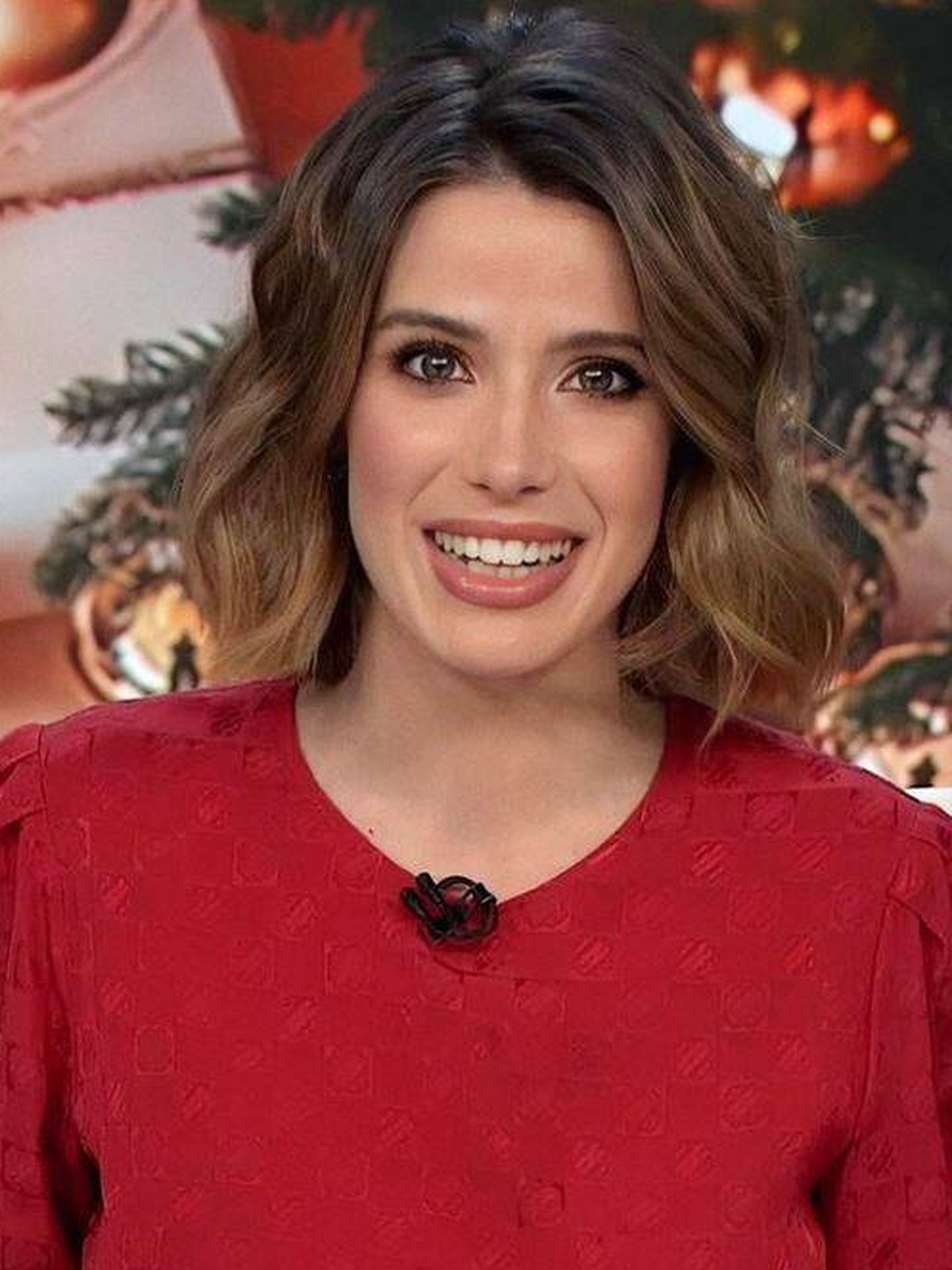La periodista Victoria Arnáu. en los informativos de Antena 3. (Atresmedia/ Instagram @victoria_arnau_)