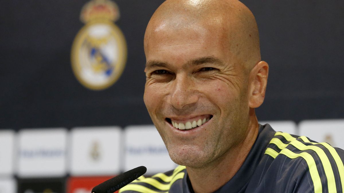 Zidane tenía tanta prisa por entrenar al Madrid... que invadió el despacho de Benítez