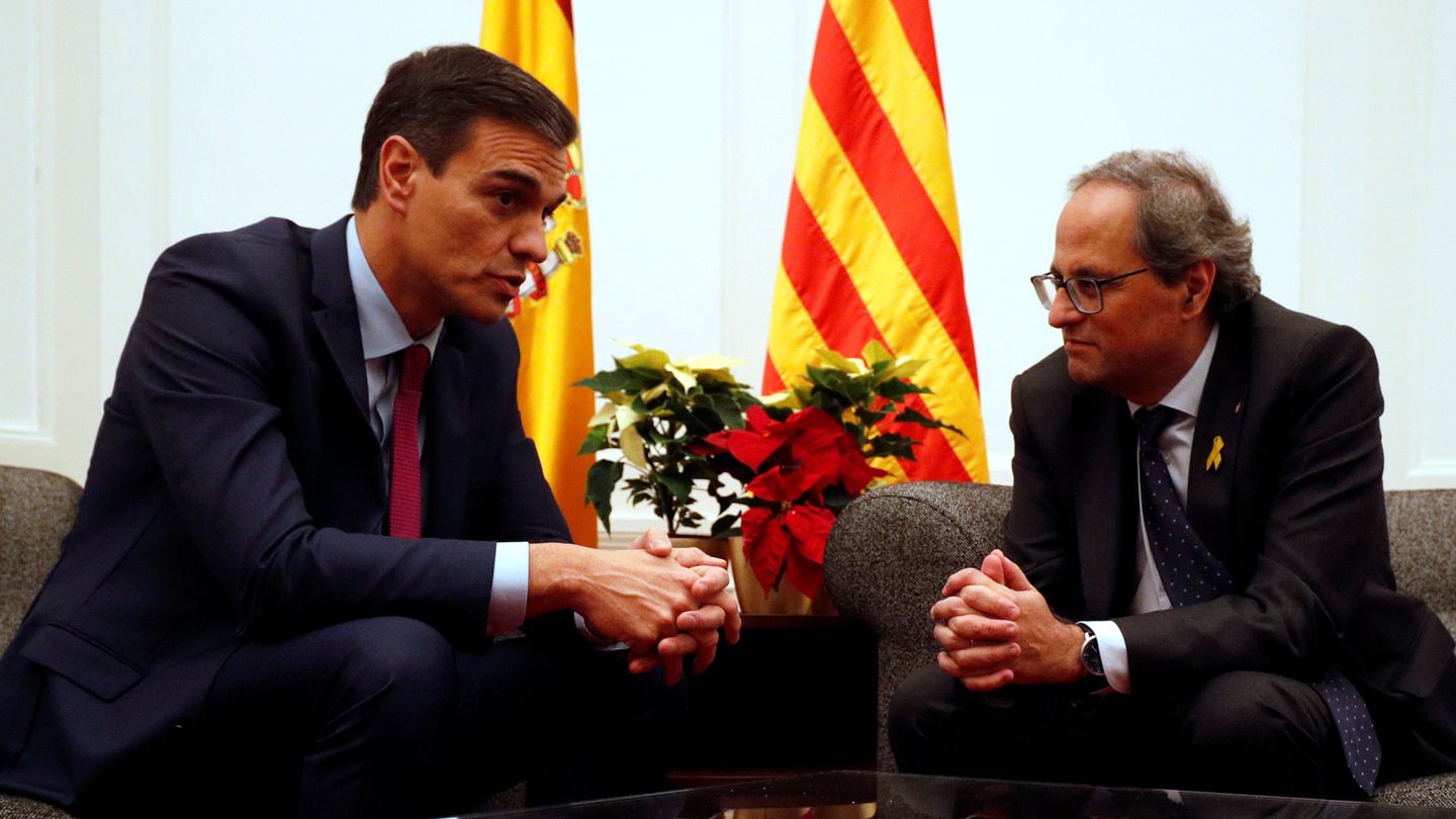 Pedro Sánchez en su reunión con Quim Torra. (Reuters)