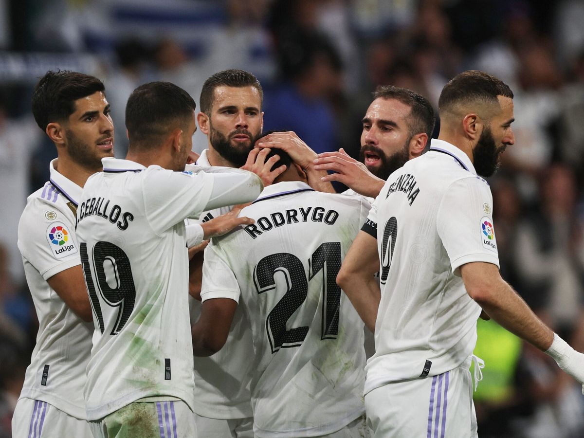 Foto: Los jugadores del Real Madrid celebran el gol de Rodrygo. (Reuters/Violeta Santos)