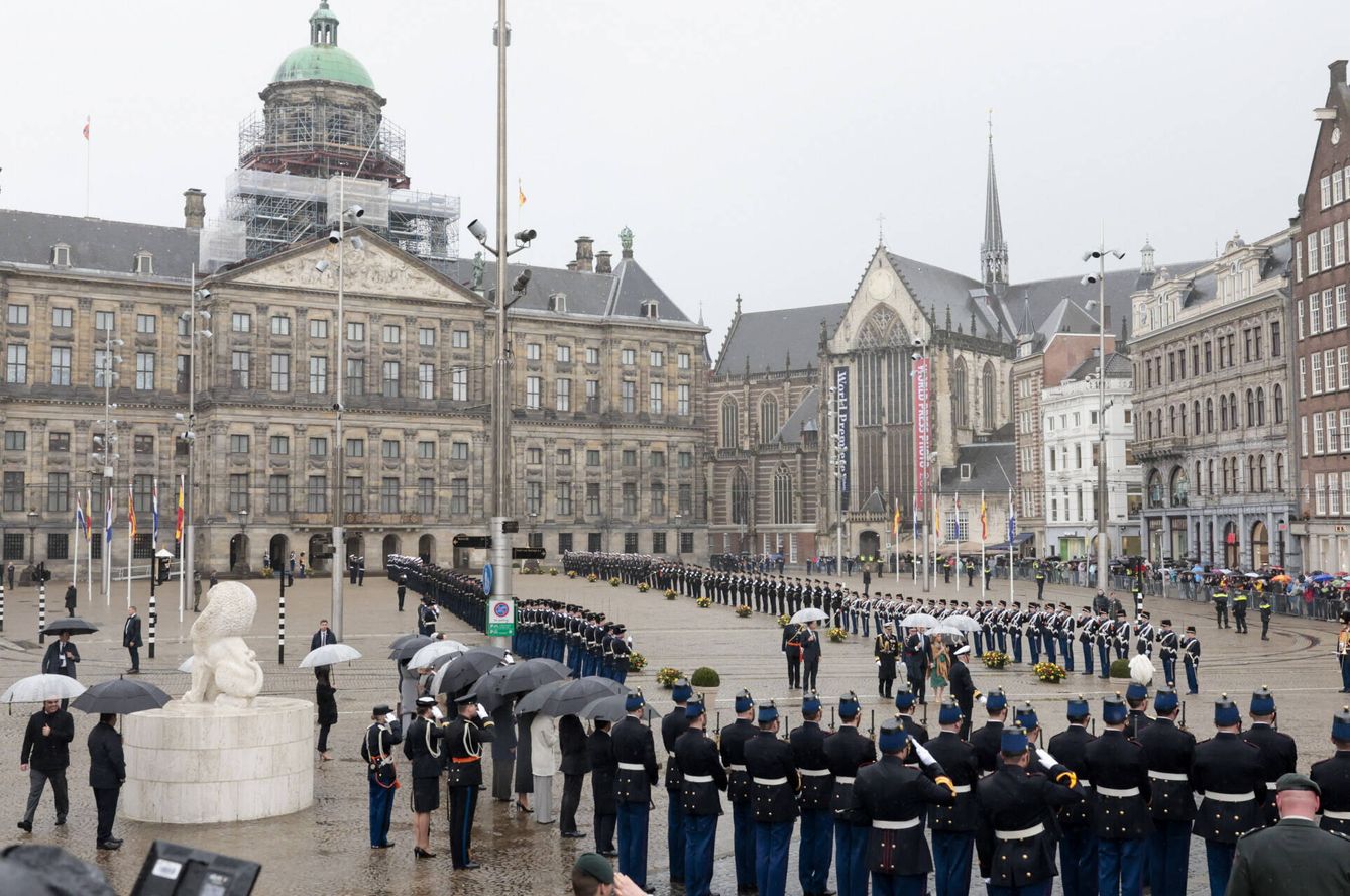 Ámsterdam ha recibido con lluvia a los Reyes de España. (Gtres)