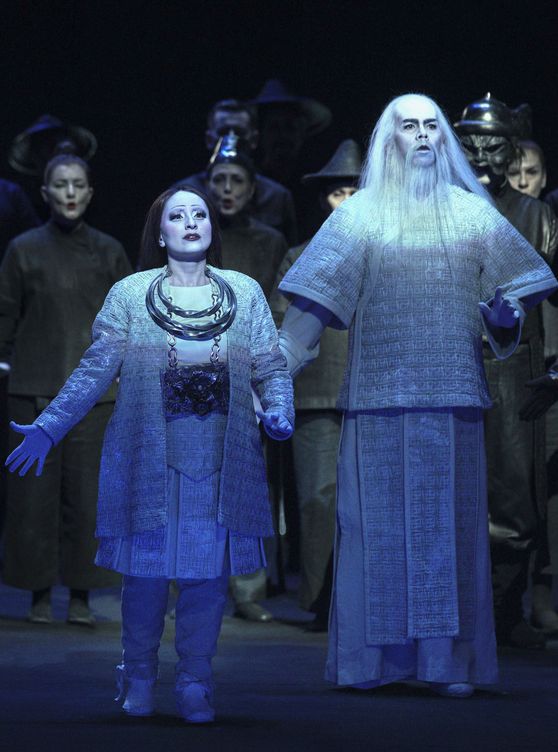 Escena de la 'Turandot' de Bob Wilson que se representa en el Teatro Real. (EFE/Teatro Real/Javier del Real)