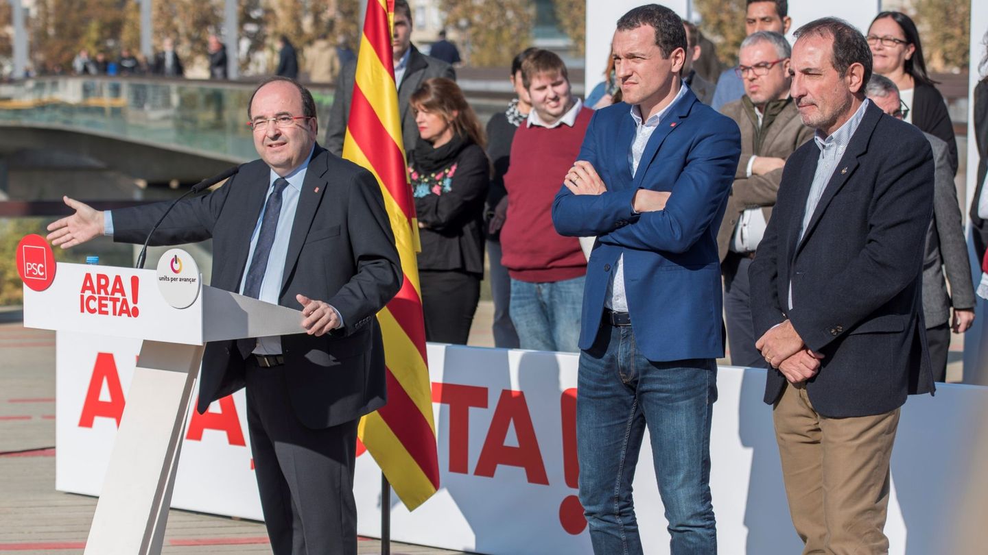 Iceta, junto a Òscar Ordeig, candidato por Lleida, y Ramón Espadaler número tres por Barcelona. (EFE)