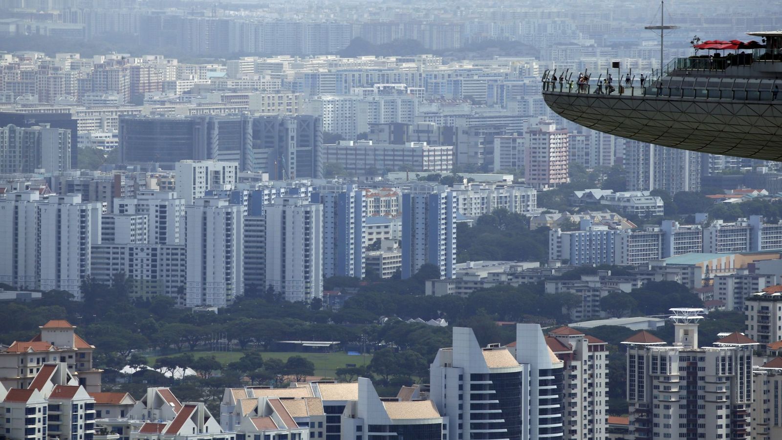 Foto: Área residencial de Singapur vista desde el mirador de una de sus torres. (Reuters)