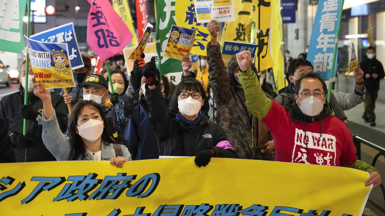 Foto: Manifestación contra la invasión rusa de Ucrania en Tokio. (EFE/Kimimasa Mayama)