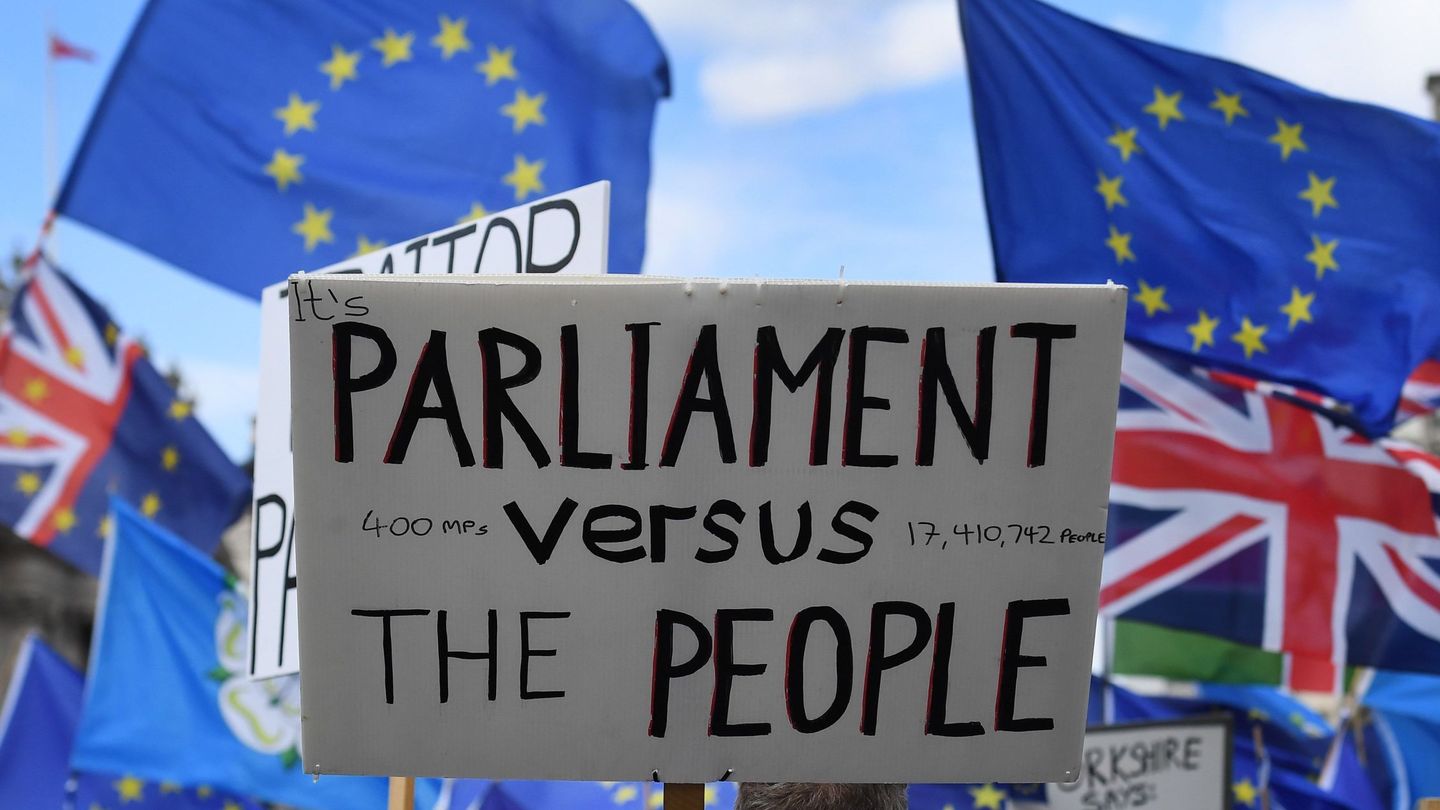 Protestas a las puertas del Parlamento británico. (Reuters)