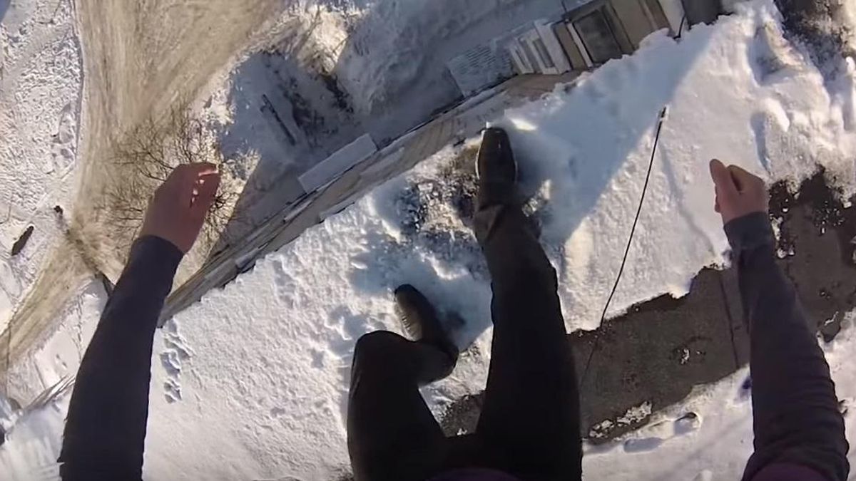 El 'hombre inmortal' ruso que salta al vacío desde un quinto piso y resulta ileso