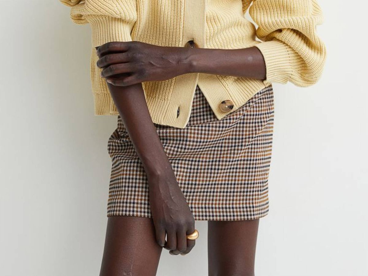 Foto: La minifalda de HyM ideal para construir estilismos de cualquier tipo. (Cortesía)