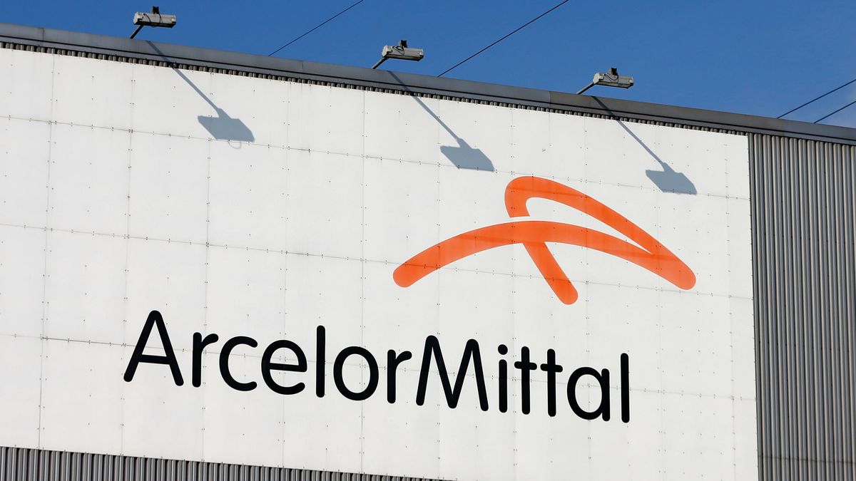 ArcelorMittal repunta en bolsa al batir previsiones, pese a que su beneficio se hunde un 90% 