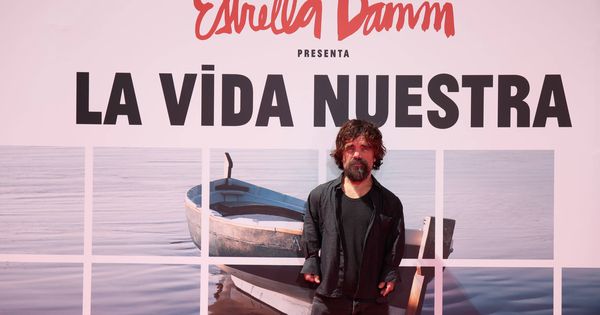 Foto: Peter Dinklage en la presentación de 'La vida nuestra' en Barcelona | Estrella Damm